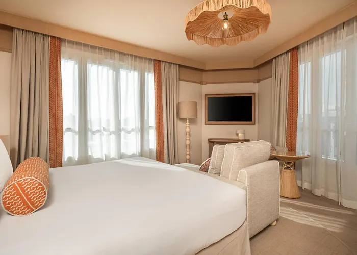 Le Soleia By Inwood Hotel